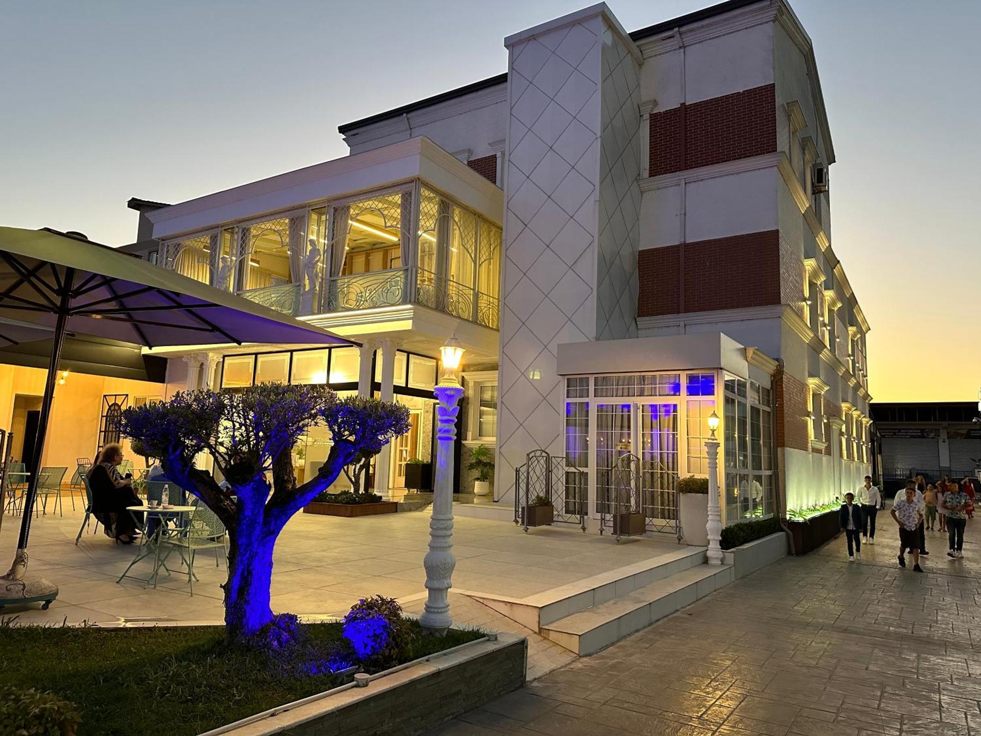 Hotel Colis Kamez Buitenkant foto