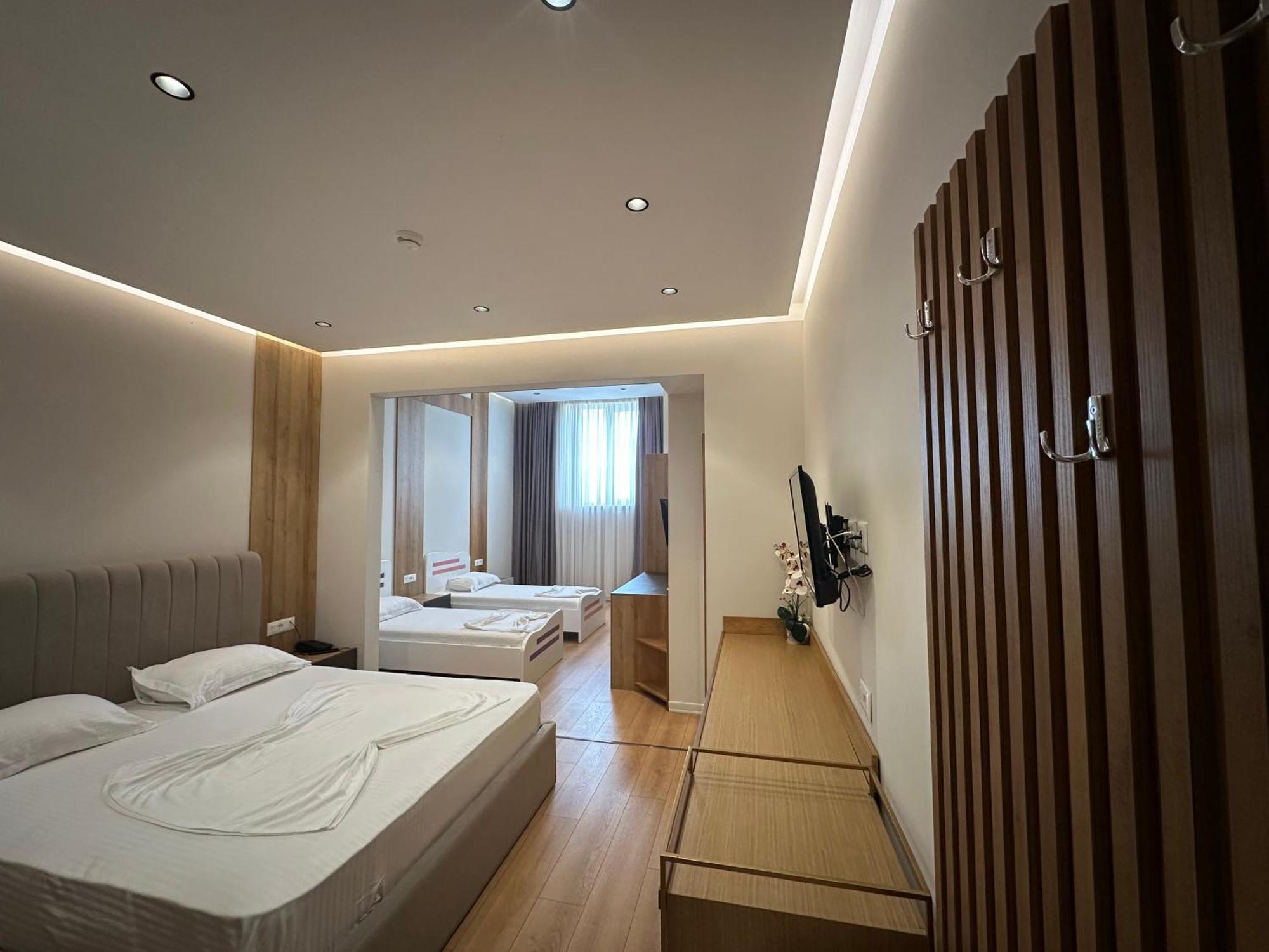 Hotel Colis Kamez Buitenkant foto