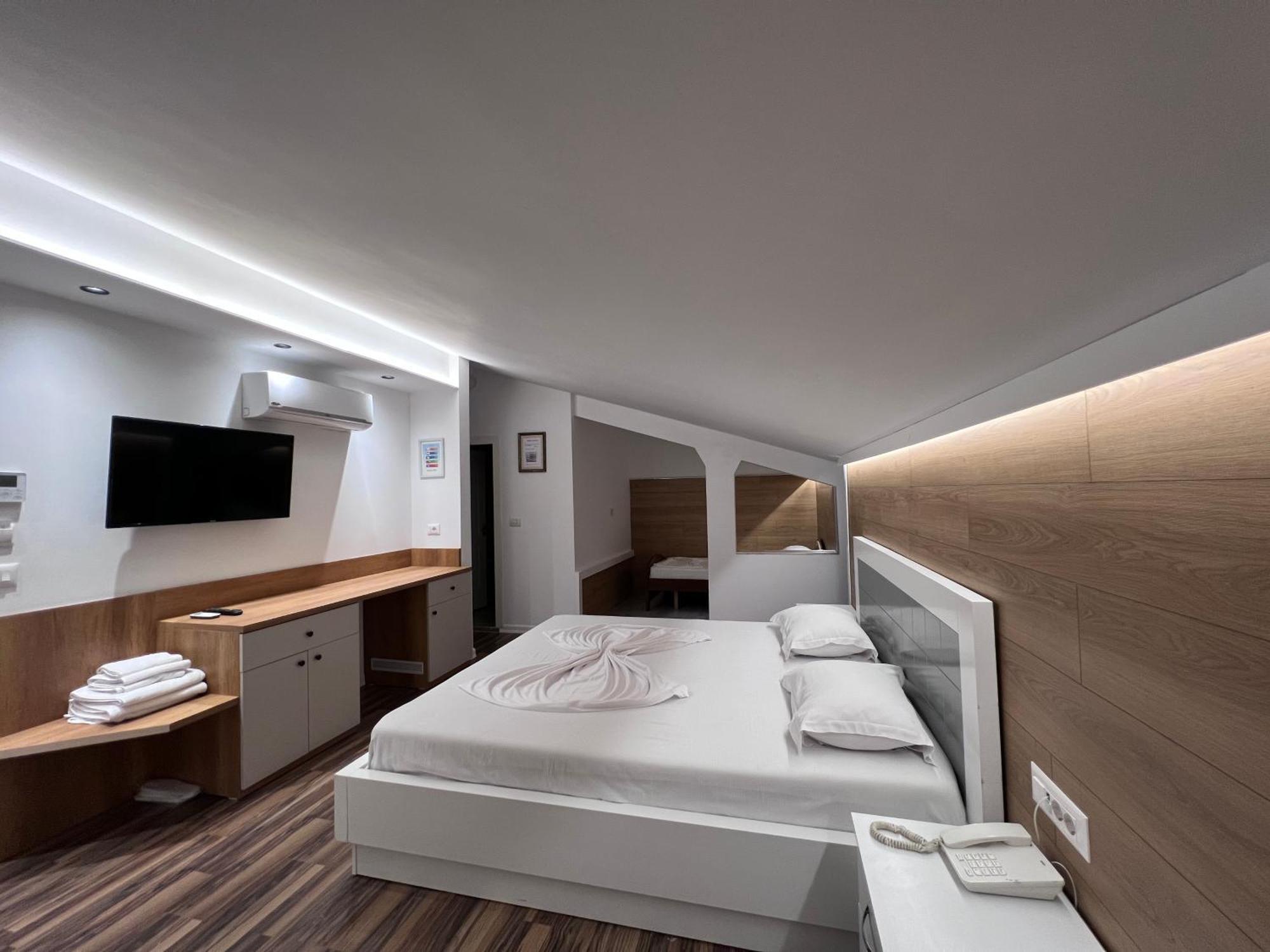 Hotel Colis Kamez Buitenkant foto